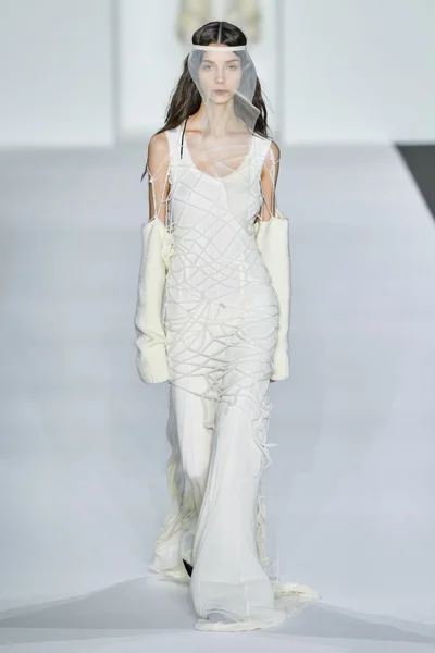 Look 32